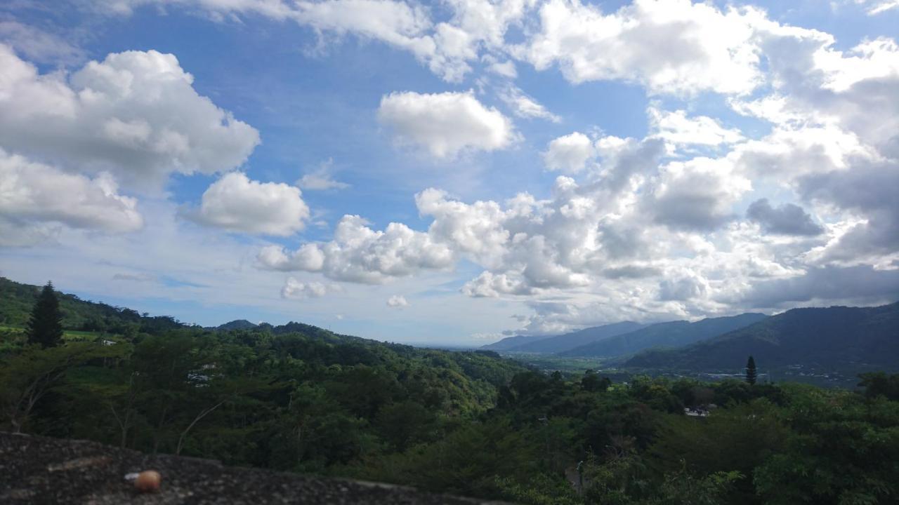 Super White Hotel Taitung Екстериор снимка